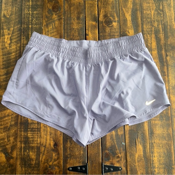 Nike Women's One Dri-FIT Mid-Rise 3" NWT - Picture 9 of 11